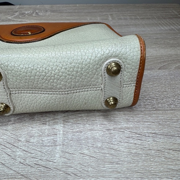 Dooney & Bourke Cream and Tan Leather Bag Vintage - Picture 4 of 15